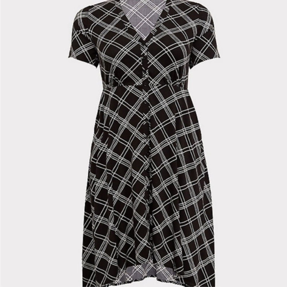 NWOT Torrid Black and White Asymmetrical Dress